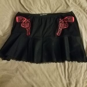 Guns skirt